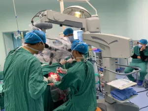 Microscopio Chirurgico Digitale per Neurochirurgia con Monitor e Sistema Ottico Acromatico - Product Image 6