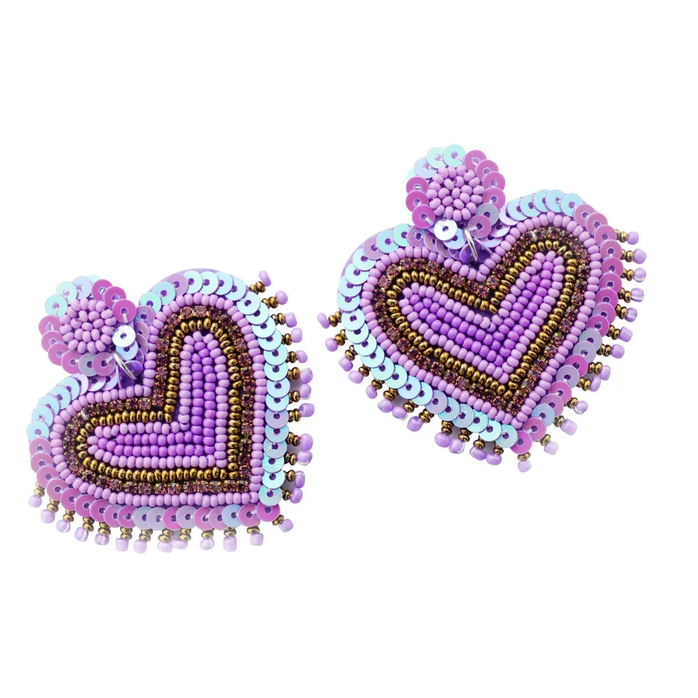 Aus winzigen Perlen im Boho-Stil handgefertigte Dangle-Ohrringe funkelndes Herz-Design für tägliche Outfits