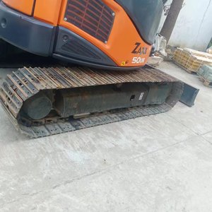 Mini-excavatrice Hitachi ZX50 U ZAXIS 50 d'occasion, haute qualité, capacité de 5 tonnes, avec chenilles en caoutchouc et pince à griffes. - Product Image 4