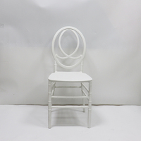Chaise Chiavari Dorée Événement Tifany, Chaise en Résine Blanche pour Extérieur, Types de Meubles d'Hôtel, Chaise de Mariage en Gros avec Coussins