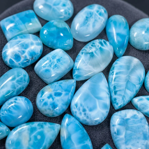 พลอยลาริมาร์ธรรมชาติจาก MAHNAJ GEMS ขายส่ง รูปทรงผสม สีฟ้าขัดเงา สำหรับทำเครื่องประดับ ราชสถาน ชัยปุระ - Product Image 3