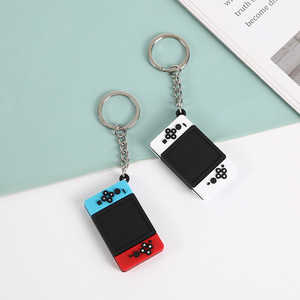 Porte-clés créatif en forme de console de jeu, en PVC souple, avec anneau métallique, forme 3D, léger, cadeau pour couple et enfants - Product Image 1