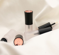 Tube Lip Gloss Emas Berbentuk Bunga Mawar dengan Tutup Sekrup, Bahan ABS, Logo Custom Sablon Sutra, Tube Kosmetik Kosong untuk DIY Buatan Tangan