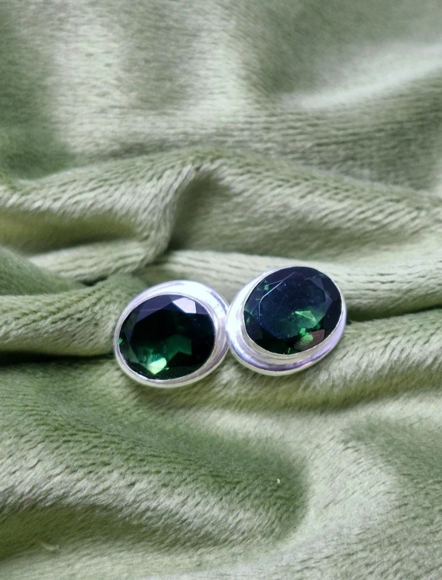 สีเขียว