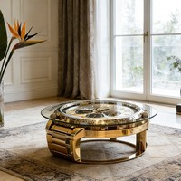 La table basse au design moderne avec une base en métal doré et un dessus en verre transparent est un ajout idéal