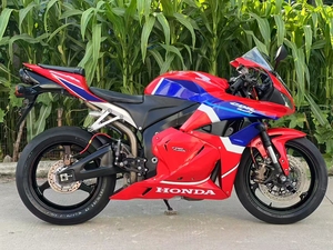 Moto HonDa1 CBR600 F5 - Moto sportive <span class=keywords><strong>de</strong></span> poids moyen haute performance 600CC, puissance robuste et qualité fiable - Product Image 3