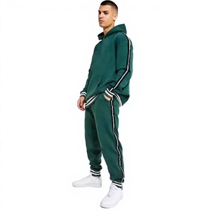 Ensemble de survêtement vert à capuche pour homme, manches longues, couleur unie, sweat-shirt et pantalon décontractés avec poches latérales, idéal pour l'automne - Product Image 1
