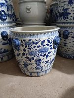 Pot Bunga Porselen Biru Putih Dinasti Qing Antik Motif Bunga Teratai Bersambung Dekoratif Keramik untuk Luar Ruangan