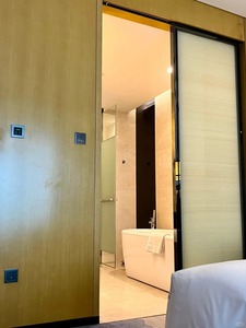 Juegos de Dormitorio Modernos para Hoteles Quality Inn, Muebles Duraderos y Ecológicos de Panel MDF Personalizados para Apartamentos y Villas - Product Image 4