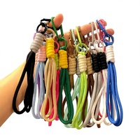 Porte-clés coloré tressé à la main avec mousqueton, cordon de téléphone et accessoires pour poupées