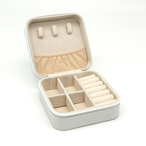 <span class=keywords><strong>2025</strong></span> cao cấp xách tay <span class=keywords><strong>PU</strong></span> da du lịch Ziplock Hộp bao bì trang sức mới nhất thời trang vòng Du Lịch Túi tùy chỉnh có sẵn - Product Image 2