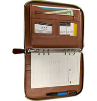 Personalisiertes A5-Notizbuch mit PU-Ledereinband, geprägtem Logo, Dokumentenmappe mit Reißverschluss.