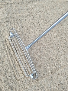 Outil de nivellement de jardin en acier inoxydable, robuste et peu exigeant en effort, pour pelouse, sable, terre et surfaces variées, rouleau à sable, niveleur de <span class=keywords><strong>golf</strong></span> - Product Image 4