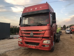 รถบรรทุกหัวลากมือสอง Sinotruk Euro2 ดีเซล 6x4 พวงมาลัยซ้าย HOWO 10 ล้อ รับน้ำหนัก 21-30 ตัน 371 แรงม้า กล้องมองหลัง 360 องศา - Product Image 1