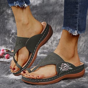 Chanclas de verano de alta calidad para mujer, sandalias de moda para mujer, zapatos de bomba, Sandalias planas transpirables con plataforma de playa, fábrica de China - Product Image 4