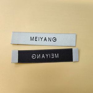 Étiquette tissée personnalisée de haute qualité avec logo imprimé, étiquette en tissu pour vêtements, étiquette d'entretien tissée pour col - Product Image 3