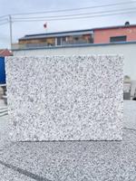 Granit gris clair moderne poli, affûté, flammé et vieilli pour l'intérieur et l'extérieur des villas, escaliers, comptoirs de cuisine, salles à manger et salons