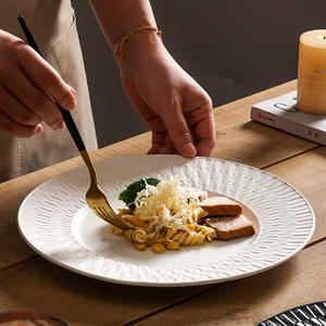 Design nordique en céramique ronde blanche en porcelaine fine ensemble de dîner assiette en céramique jetable écologique plat mariages assiette à dîner - Product Image 4