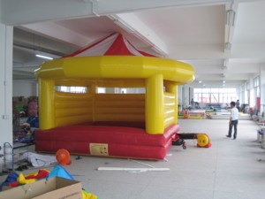Château gonflable en PVC de qualité supérieure pour enfants, capacité de 500 kg, taille 13x13 pieds - Pour usage commercial et divertissement - Product Image 3
