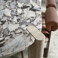 Table à manger ovale en marbre bleu Calacatta avec pieds en travertin, meubles de salle à manger de luxe sur mesure en pierre naturelle, design de créateur