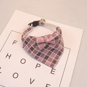 ปลอกคอแมวผ้าพันคอสุนัขลายสก็อตสามเหลี่ยมสำหรับสัตว์เลี้ยงผ้าผูกโบว์ - Product Image 1