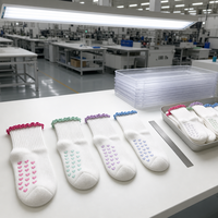 Chaussettes de yoga et de Pilates en coton à double couleur avec volants et antidérapantes, à faible MOQ, pour la vente en gros