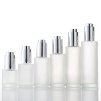 Vente en gros de flacons compte-gouttes en verre cylindrique de 60 ml pour huiles essentielles et sérums de soin de la peau avec compte-gouttes à pression doré/argenté, logo personnalisé