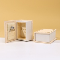 Boîte à bijoux créative en forme de livre avec anneau, fermeture magnétique, impression personnalisée, carton bronzé, doublure en éponge, boîte cadeau en forme de livre
