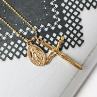 Collier chaîne longue en acier inoxydable plaqué or pour femme, style automne-hiver, avec pendentifs ovales croix Jésus et Madone