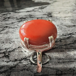 Anillo de Plata de Ley 925 con Baño de Rodio y Gema de Coral Rojo Ovalado, Ajustable, para Mujer, Regalo para Fiesta - Product Image 2
