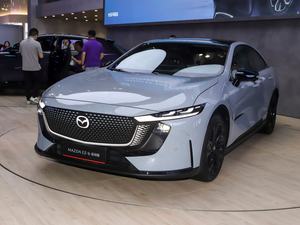 <span class=keywords><strong>Mazda</strong></span> EZ-6 Supreme Sport Edition 2025, Berlina Elettrica Pura 600, Trazione Integrale, Cambio Automatico/Manuale, Pneumatici R19, Telecamera Posteriore, Cruise Control ACC - Product Image 3