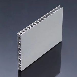 Utilisation de panneau en nid d'abeille en aluminium de propriétés écologiques enduites de PVC / PET pour les salles de toilette dans les jardins d'enfants - Product Image 2