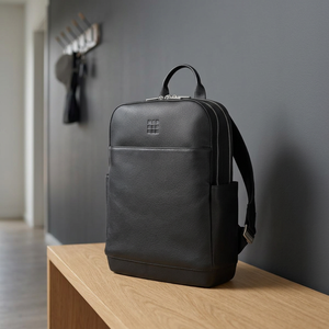 Sac à dos pour ordinateur portable Moleskine Classic Pro Leather, modèle 130072-1, système d'organisation élégant avec poches intégrées, confortable et durable - Product Image 3