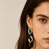 Boucles d'oreilles pendantes personnalisées en acrylique marbré noir, style géométrique vintage doré, tendance et fantaisie, avec maillons de chaîne cubaine