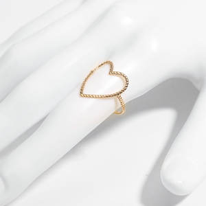 Anillo de corazón grande hueco con textura de grano de cráter <span class=keywords><strong>desigual</strong></span> ajustable abierto de acero inoxidable dulce para regalo de mujer Día de San Valentín - Product Image 2