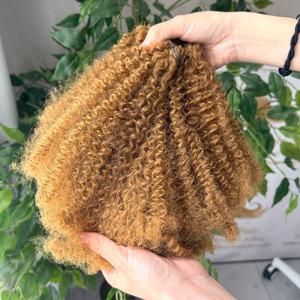 Extensioni per <span class=keywords><strong>Capelli</strong></span> Sintetici Morbidi in Fibra Intrecciata, <span class=keywords><strong>6</strong></span> Confezioni da 22 Pollici, Colore 27, Leggere e Resistenti - Product Image 1
