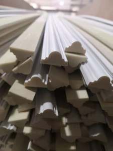 Plinthe en polyuréthane au design moderne pour usage intérieur Moulure de couronne légère pour décor d'angle pour décoration intérieure - Product Image 6