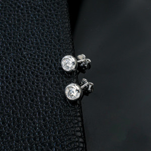 Boucles d'oreilles classiques circulaires incrustées de diamants de laboratoire pour femmes, en argent 925 plaqué or et rhodium, bijoux fins pour usage quotidien, cadeau - Product Image 4