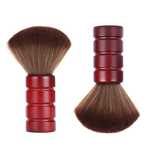 Cepillo para el cabello con cerdas ovaladas, herramienta para peinar el cabello en rojo intenso y rojo claro - Product Image 1