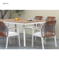 Ensemble de table et chaises de jardin en aluminium blanc moderne BHR, 6 places, avec fauteuils en corde, pour cour et villa.