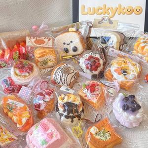 ของเล่นบีบลดความเครียดรูปขนมปังปิ้งคิตตี้ Luckykoo สำหรับผู้ใหญ่ บีบแล้วคืนรูปช้าๆ ตุ๊กตาการ์ตูนซิลิโคนสำหรับทุกเพศทุกวัย ได้รับมาตรฐาน CE - Product Image 3