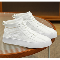 Chaussures de skate décontractées pour hommes, design OEM, à tige haute, motif embossé, semelle épaisse, baskets tendance, antidérapantes, pour la marche quotidienne