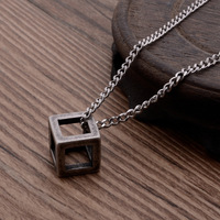 Collier pendentif cube creux pour hommes et femmes, chaîne de couple géométrique minimaliste, vente en gros