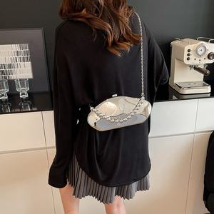 Bolso <span class=keywords><strong>de</strong></span> Mano <span class=keywords><strong>de</strong></span> Acrílico Moderno, Bolso <span class=keywords><strong>de</strong></span> Mano Dorado Único para Mujer, Bolsos <span class=keywords><strong>con</strong></span> Asa <span class=keywords><strong>de</strong></span> Perlas, Bolso <span class=keywords><strong>de</strong></span> Mano Pequeño Brillante, Bolsos Metálicos Brillantes para Mujer - Product Image 3