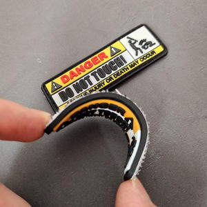 Ne touchez pas à mon équipement pour éviter les dangers - Patch en caoutchouc PVC 3D avec crochet - Badge amusant - Product Image 4