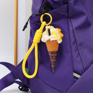 Llavero/colgante para bolso con forma de cono de helado en miniatura, un cono de helado lindo y realista con temática de comida. - Product Image 4