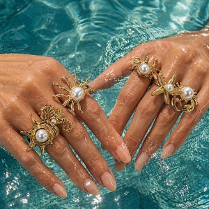 Anillos de Perlas Oceánicas de Acero Inoxidable Chapados en Oro para Mujer, con Estrellas de Mar, Cangrejos y Caballitos de Mar, Apilables, Joyería de Playa - Product Image 1