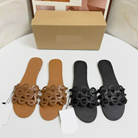 Nouvelles sandales plates marron pour femme, collection été 2026 – Tongs de plage décontractées et tendance pour l'extérieur