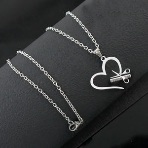 Collier pendentif en acier inoxydable rétro en forme <span class=keywords><strong>de</strong></span> cœur, style hip-hop, lavage, coupe, accessoires <span class=keywords><strong>de</strong></span> bijoux pour coiffeur, cadeau pour <span class=keywords><strong>les</strong></span> amis - Product Image 5