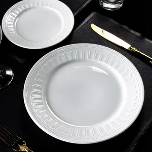 Piring katering putih timbul elegan, piring makanan pembuka pesta pernikahan keramik, piring makan malam porselen untuk restoran Hotel